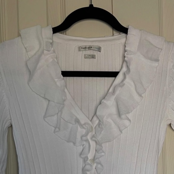 Van Heusen White Ruffle-Trim Ribbed V-Neck Top - Picture 5 of 5